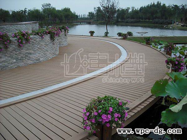 公園水邊平臺(tái)